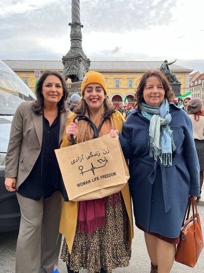 Düzen Tekkal, Dr. med. Rabee Mokhtari (Organisatorin), Ruth Müller, MdL