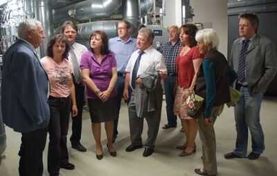 MdB Bärbel Kofler (4. v. l.) beim Besuch in Vilsbiburg