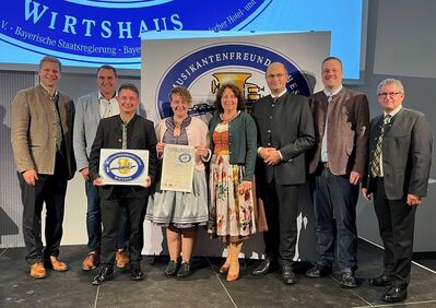 BT-Präsident Dr. Heinrich, Bezirksrat Holzner, Gerhard Knauer & Gabi Knauer, Müller, MdL, Staatsminister Füracker