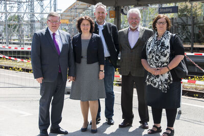 Die beiden Abgeordneten Volkmar Halbleib und Ruth Müller, Peter Stranninger, Reinhold Perlak (Alt-OB) und Gertrud Gruber