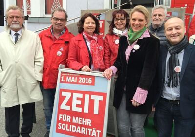 SPD-Mitglieder mit Ruth Müller, MdL und OB-Kandidatin Patricia Steinberger bei der Maikundgebung