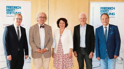 „Wir müs¬sen die Warn¬sig¬na¬le wahr¬neh¬men“ Po¬di¬ums¬dis¬kuss¬ion der Fried¬rich-Ebert-Stif¬tung über Per¬spek¬ti¬v