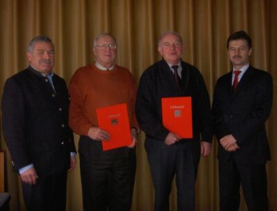 Von links: Johann Heim (Gemeinderat), Johann Fischer, Wilhelm Hoffmann, Martin Hujber (OV-Vorsitzender)