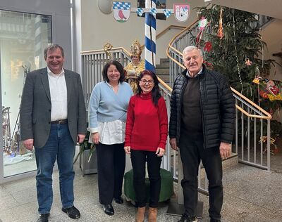 Heimleiter Thomas Rohrmeier, Landtagsabgeordnete Ruth Müller, Bundestagskandidatin Anja König, Stiftungsratsvo