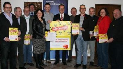 Ortsvorsitzende aus dem Labertal überreichen Unterschriftenliste an MdL Rinderspacher