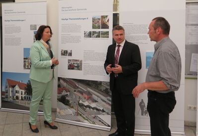 (v.l.): MdL Ruth Müller, Landrat Peter Dreier, Behinderten- u Seniorenbeauftragte des Landkreises Michael Kragleder