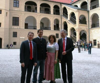 Christian Flisek, Florian Pronold, Ruth Müller und Matthias Jena auf der Burg Trausnitz zur Landshuter Hochzeit
