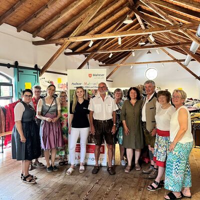 Besuch Bürgermeister Greimel am Trachtenflohmarkt Velden Fotografin Susanne Padua