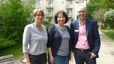 Bild, v. li. n. re: Roswith Nitzl (Pflegedienstleitung), Ruth Müller (MdL), Stephan Bitzinger (Heimleiter)