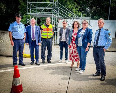 Die SPD-Fraktion zu Besuch bei der Bundespolizei in Passau vor der LKW-Kontroll-Stelle