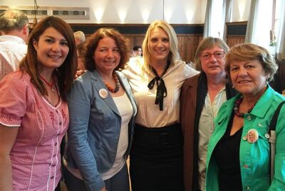 Unterstützung für Patricia Steinberger (Mitte): Filiz Cetin, Ruth Müller, Karin Hagendorn und Marianne Bontzol