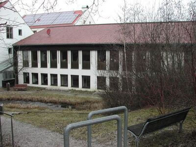Die Schule in Buch am Erlbach, der Gemeinde von Bürgermeister Franz Göbl, ist beim Konjunkturpaket leer ausgegangen.