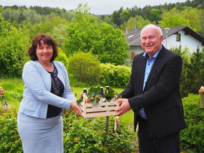 Jubilar Heinrich Trapp mit Ruth Müller, MdL am Geburtstag