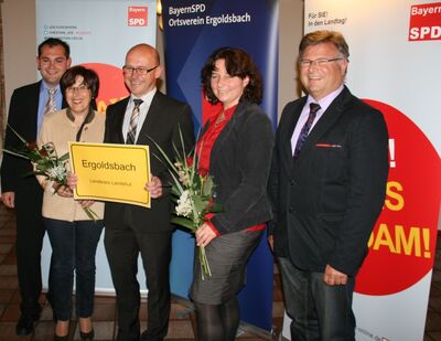 Sebastian Hutzenthaler (Mitte) ist der Bürgermeisterkandidat der SPD Ergoldsbach