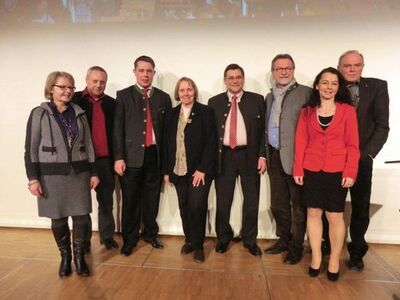 Die SPD-Fraktion mit der Parteivorsitzenden und Landrat Michael Adam