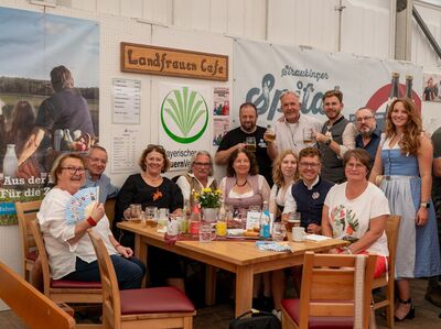 Gute Laune dank exzellenter und regionaler Verpflegung beim Austausch zwischen der SPD und den Landfrauen des BBV