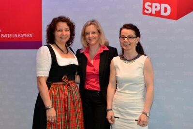 MdL Natascha Kohnen (Mitte) mit Ruth Müller (l.) und Anja König (r.)