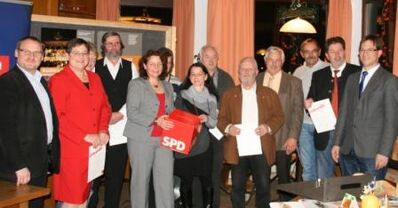 MdB Florian Pronold (rechts außen) mit den Geehrten