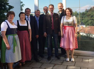 Die Vertreter des BBV Niederbayern mit Florian Pronold, MdB (3. v. r.), Jörg Vogelsänger (2. v. l.) und Ruth Müller (r.)