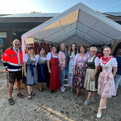 Helferinnen des Frauennetzwerks & Alexandra Beischl und Hermann Lang von den Maltesern