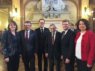 Bildunterschrift v. re.: Kathi Petersen (MdL), Volkmar Halbleib (MdL), Markus Rinderspacher (MdL), Felix Kolmer (Überleb