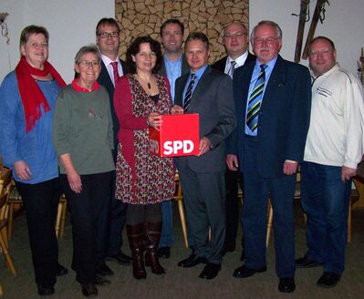 Ruth Müller, MdL und BGM-Kandidat Roland Peschke (Mitte) mit den Kreistagskandidaten aus dem Raum Hunderdorf