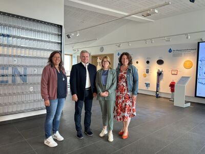 Geschäftsführerin Anja Voit, Vorsitzender Peter Dreier, Marlene Schönberger, MdB und Ruth Müller, MdL