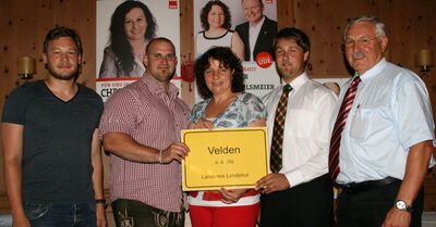 Michael Koch, Dominik Karl, Ruth Müller, Florian Sterr und Bürgermeister Gerhard Babl