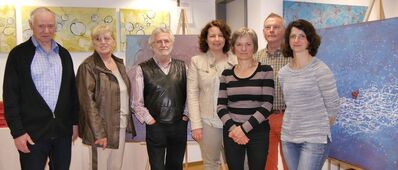 interessante Gespräche beim letzten "Künstler-Café" mit Josefine Zettl (3. v. r.)