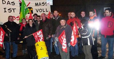 Franz Maget (6.v.l.) mit den beiden stellv. Unterbezirksvorsitzenden Anja König (3.v.l.) und Herbert Lohmeyer (8.v.l.)