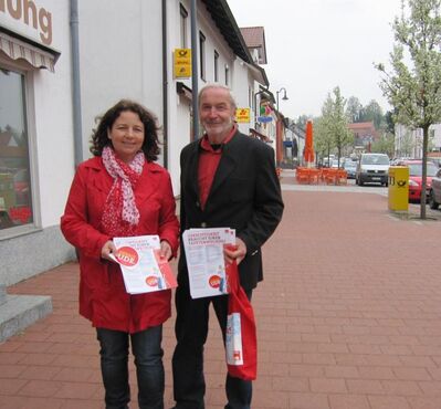 mit der tatkräftigen Unterstützung von SPD-Stadtrat Franz Gumplinger klappte die Verteilung ausgezeichnet