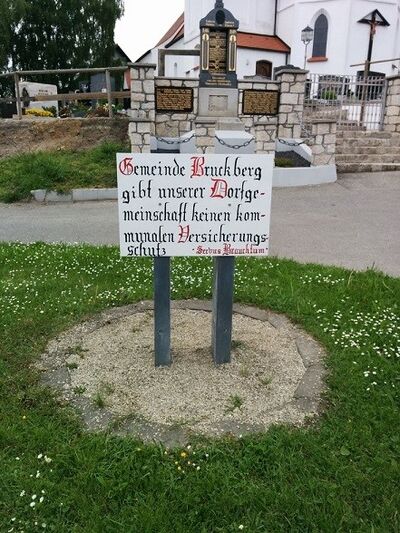 Leerer Maibaumständer in Attenhausen