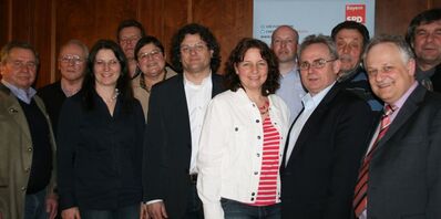 inmitten der Vorstandschaft der SPD Altdorf