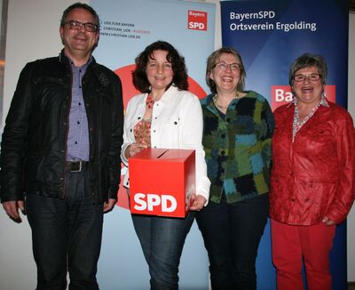 Gratulation an die wiedergewählten Vorsitzenden Uschi Egner (r.) und Andreas Fink (l.)