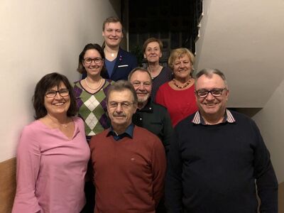 Die neugewählte Vorstandschaft mit dem Vorsitzenden Martin Hujber (vorne Mitte) und dem Unterbezirksvorsitzenden Vincent