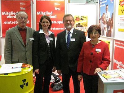 Peter Schmid, Kerstin Schanzer, Robert Gewies und Franziska Gruber-Schmid am Sonntag auf der Umweltmesse