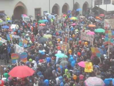 Trotz grauem Wetter - ein Blick auf das bunte Bild in der Altstadt (Foto: hs)