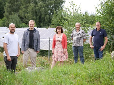 Ruth Müller (Mitte) mit den SPD Mitgliedern beim Gespräch mit Andreas Engl (links)