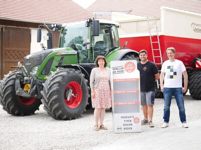 Tom Bergmeier & Hans Grötzinger stellen MdL Ruth Müller das Konzept von "Voi Guad" vor