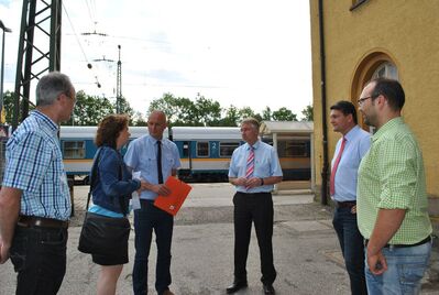 Vor-Ort-Termin am Bahnhof Neufahrn u.a. mit BGM Peter Forstner und den Vertretern der DB AG