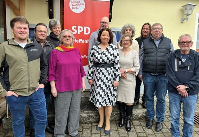 Die Gemeinderats- und Kreistagskandidaten beim Wahlabschluss der SPD Pfeffenhausen