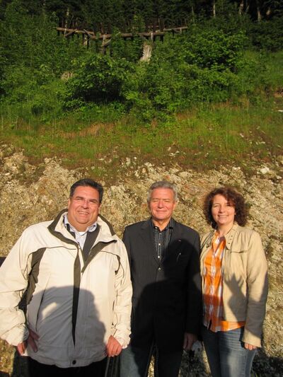 Herbert Woerlein, Horst Arnold und Ruth Müller im Ostallgäuer Bergwald